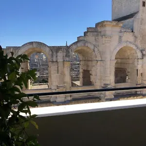 https://studio-climatise-avec-balcon-face-aux-arenes-darles.fr-provencehotel.com
